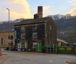 4 bedroom period Townhouse in the heart of Hebden